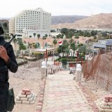 L'optimisme de l'OMT reste tributaire de "l'évolution des risques économiques et géopolitiques", notamment au Proche-Orient, où le tourisme devrait souffrir des conséquences du conflit entre Israël et le Hamas. (archives) KEYSTONE/EPA/KHALED ELFIQI